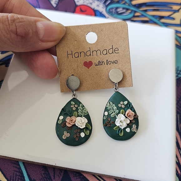 Handmade Green Floral Earrings - Picture 1 of 2